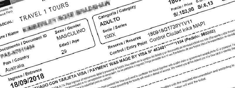 Turistas explorando Machu Picchu